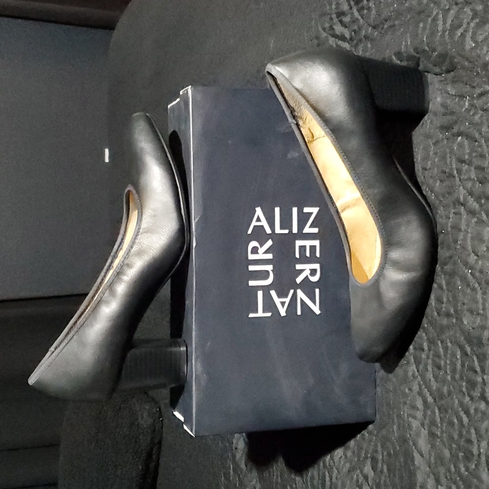 Naturalizers black block heel size 8